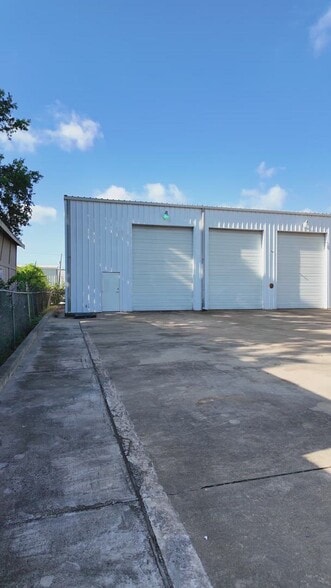 8621 Antelope Dr, Houston, TX for lease - Commercial Listing Video - Image 2 of 24