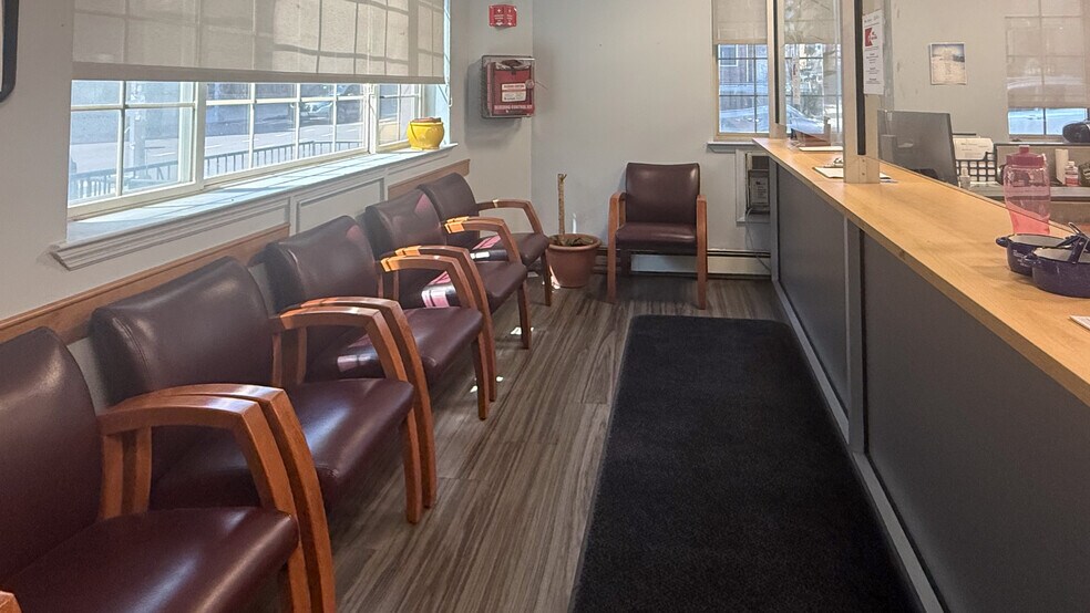 7803 41st Ave, Elmhurst, NY à louer - Photo du bâtiment - Image 3 de 13