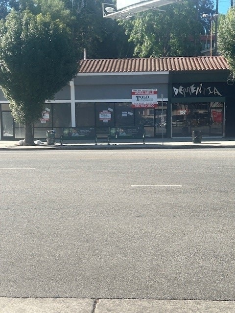 21800-21806 Ventura Blvd, Woodland Hills, CA for lease Primary Photo- Image 1 of 4