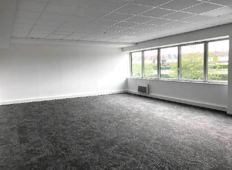 Office in Roncq for lease - Interior Photo - Image 2 of 2