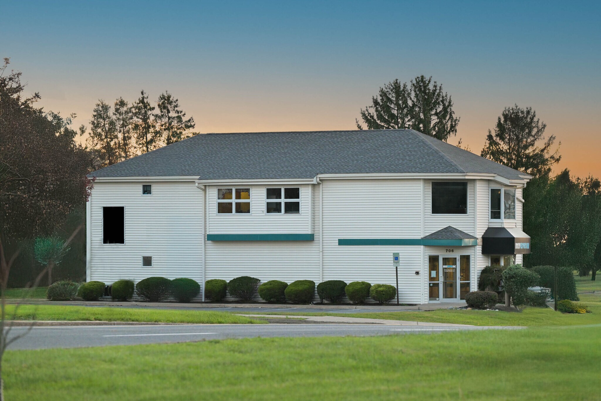 706 Grape St, Whitehall, PA à vendre Photo principale- Image 1 de 24