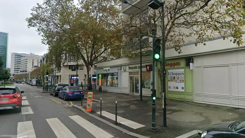 Retail in Puteaux for lease Building Photo- Image 1 of 4