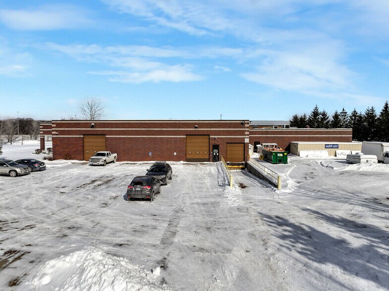 8959 Tyler Blvd, Mentor, OH à vendre - Photo du bâtiment - Image 3 de 14