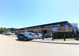 Plus de détails pour Newton Rd, Crawley - Industriel à louer