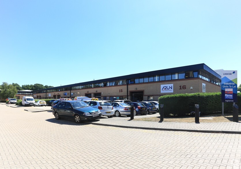 Newton Rd, Crawley à louer - Photo principale - Image 1 de 3