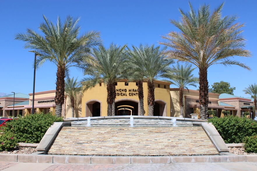 72780 Country Club Dr, Rancho Mirage, CA à louer - Photo du bâtiment - Image 3 de 25