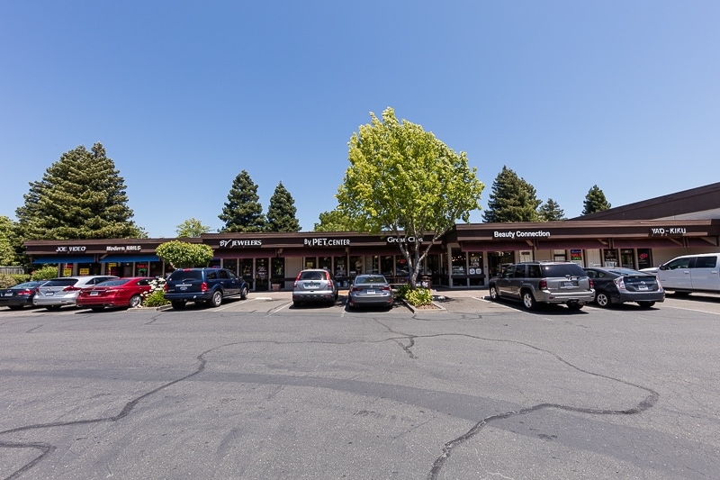 2700 Yulupa Ave, Santa Rosa, CA à louer - Photo du bâtiment - Image 2 de 11