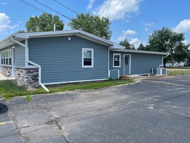 1465 S Main St, Eaton Rapids, MI à louer - Photo du bâtiment - Image 3 de 8