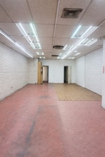 16920 Hillside Ave, Jamaica, NY à louer Photo intérieure- Image 2 de 3