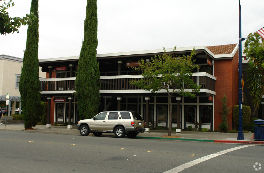 1075 1st St, Benicia, CA à louer - Photo du bâtiment - Image 2 de 8