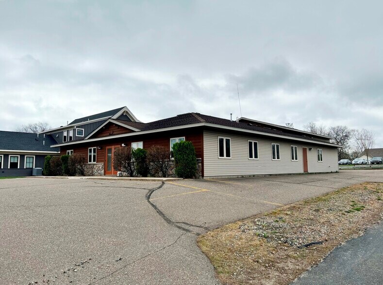 7119 Forthun Rd, Baxter, MN à louer - Photo du bâtiment - Image 1 de 8
