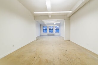 213 W 35th St, New York, NY for lease Interior Photo- Image 2 of 4