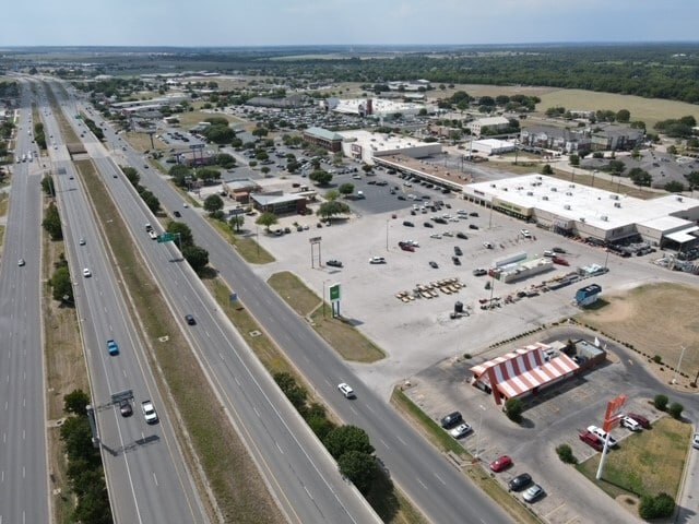 441 W State Highway 71, Bastrop, TX for lease - Building Photo - Image 3 of 6