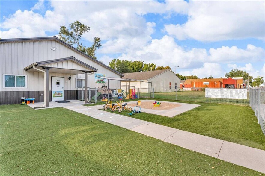 109 E Railroad St, Silver Lake, KS à vendre - Photo du bâtiment - Image 3 de 50