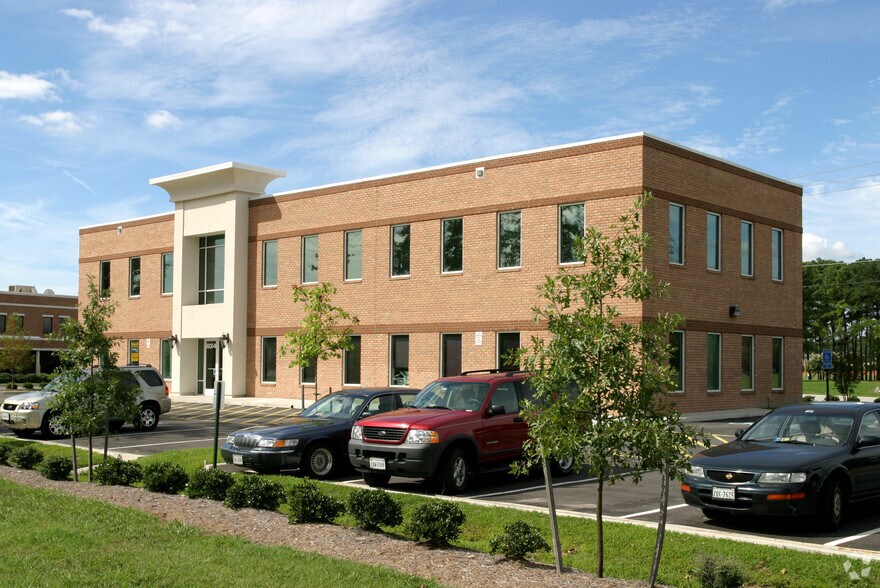 824 Greenbrier Pky, Chesapeake, VA à louer - Photo du bâtiment - Image 2 de 7