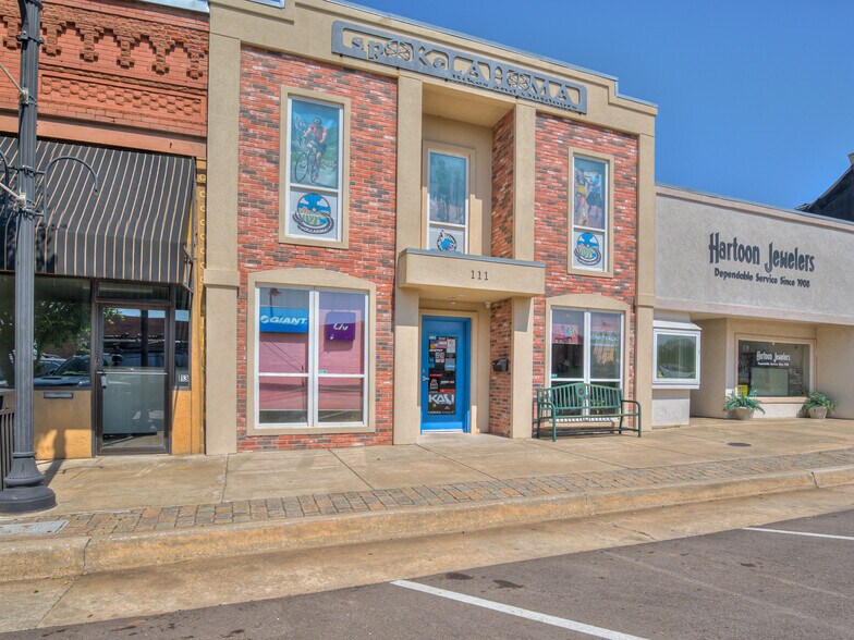 111 N Broadway St, Tecumseh, OK à vendre - Photo du bâtiment - Image 2 de 34