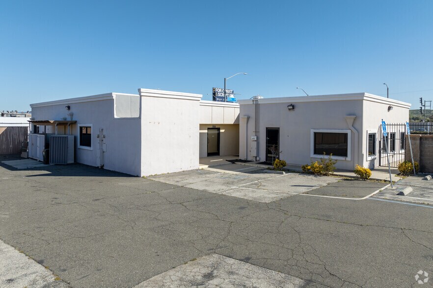 24707 Railroad Ave, Santa Clarita, CA à vendre - Photo du bâtiment - Image 2 de 8