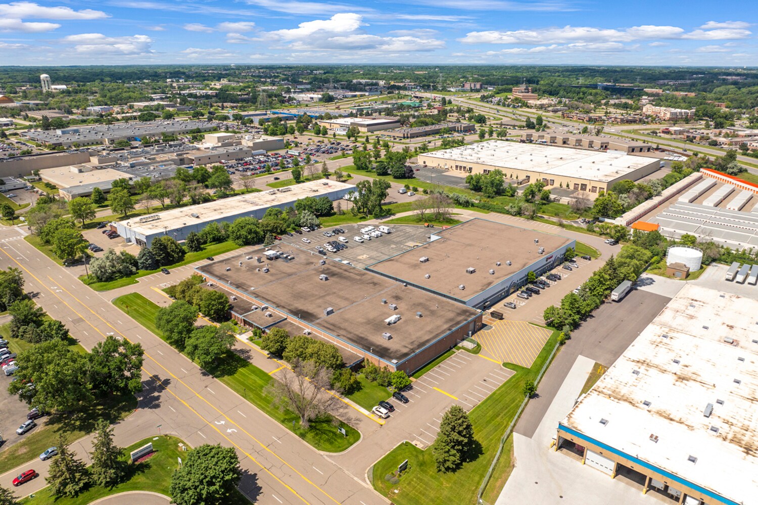 13310 Industrial Park Blvd, Plymouth, MN à vendre Photo du bâtiment- Image 1 de 7