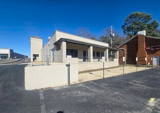 224-228 Gadsden Hwy, Birmingham, AL à louer Photo du bâtiment- Image 1 de 2