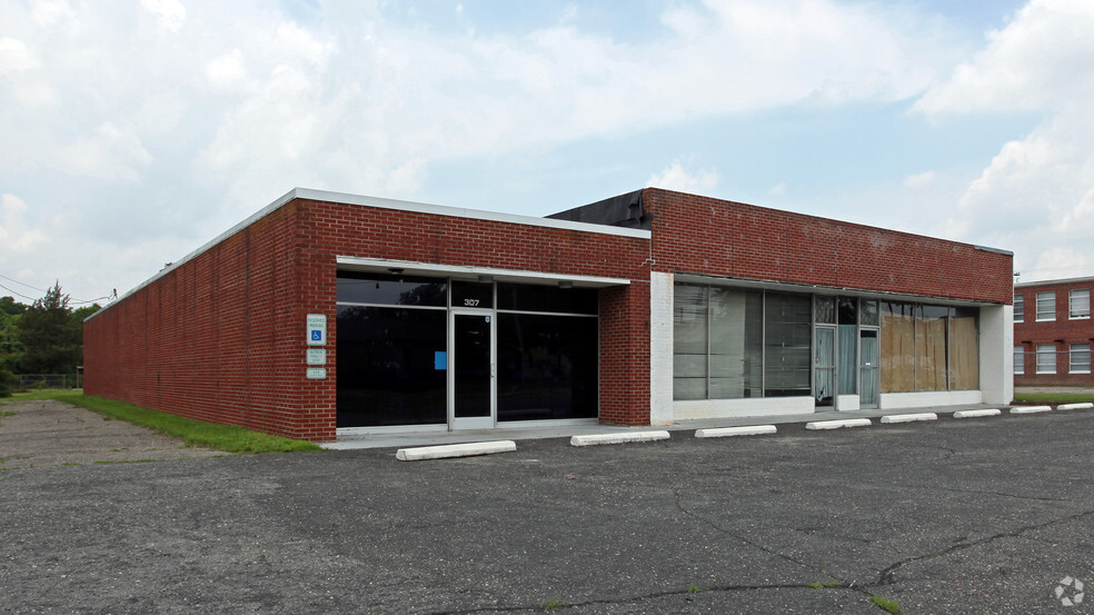 305 S Center St, Goldsboro, NC for lease - Primary Photo - Image 1 of 3