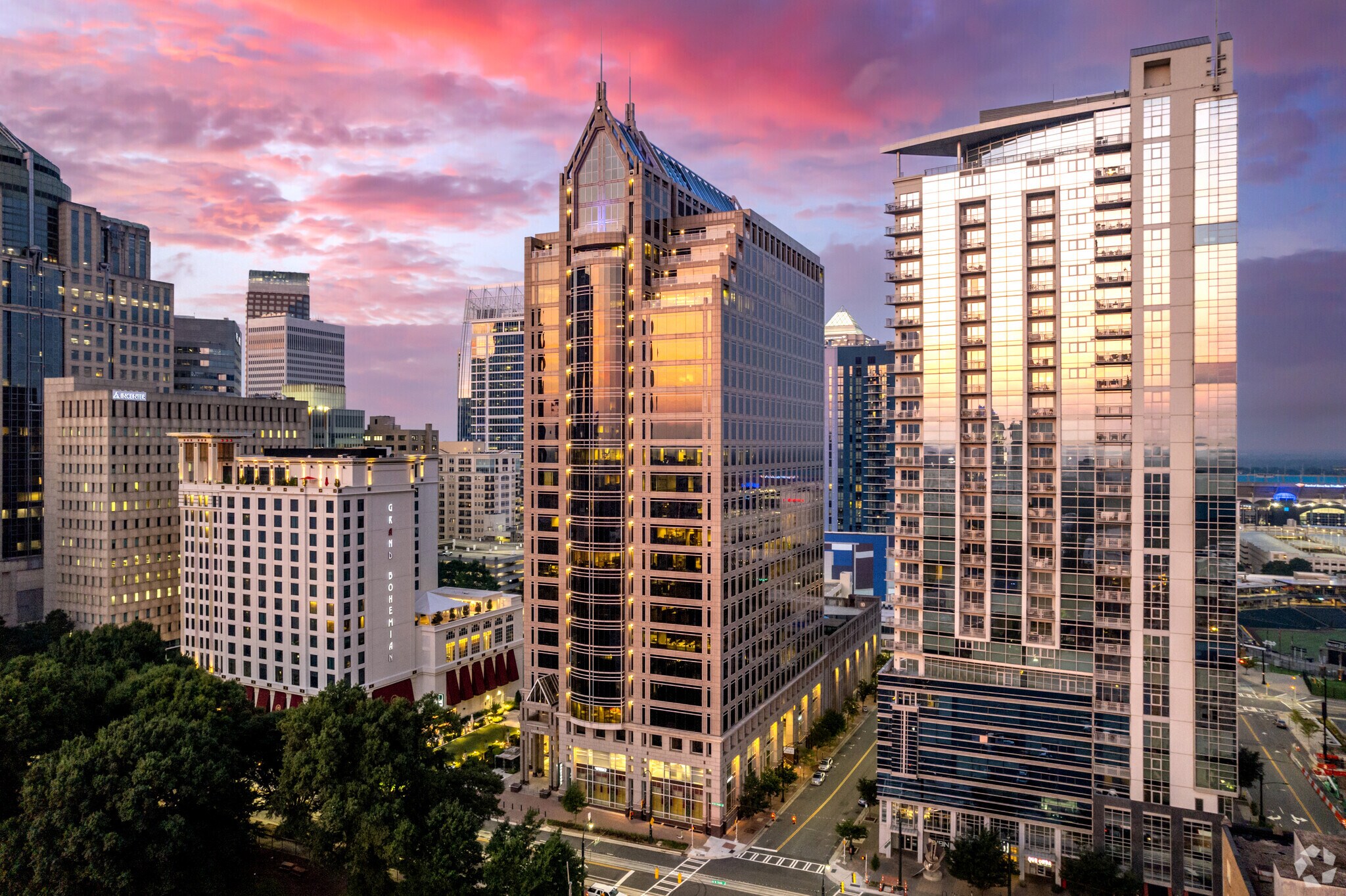 227 W Trade St, Charlotte, NC à louer Photo du bâtiment- Image 1 de 17