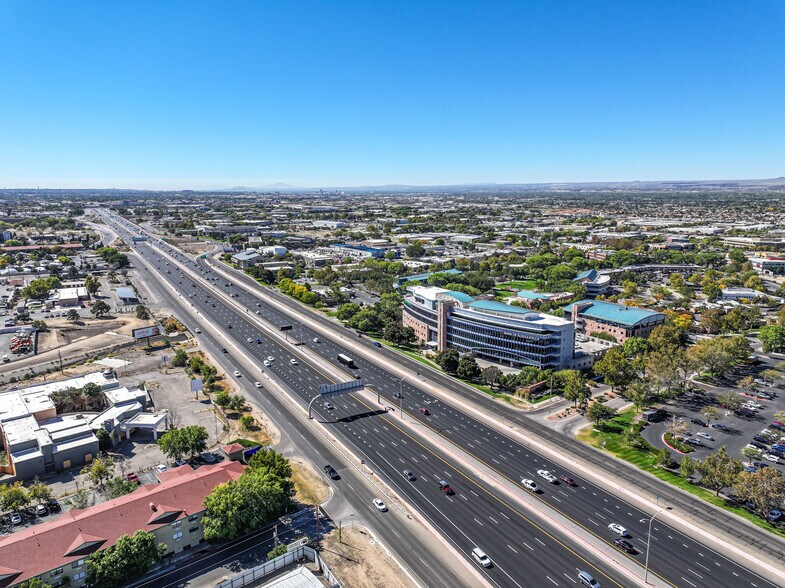 101B Sun Ave NE, Albuquerque, NM à louer - Photo du bâtiment - Image 2 de 5