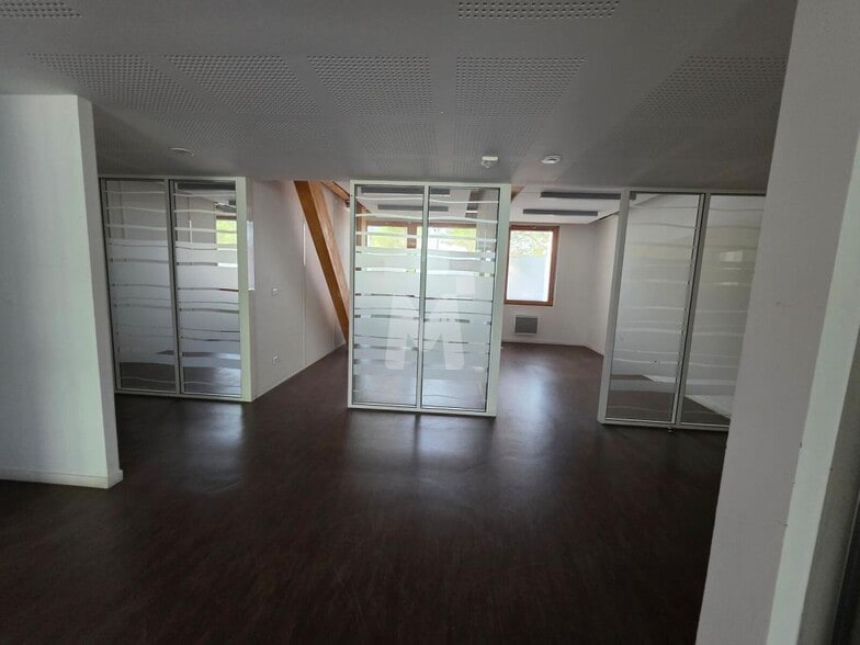 29 Avenue Jules Valles, Savigny-le-Temple for sale - Interior Photo - Image 3 of 11