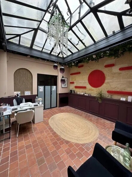 Retail in Bordeaux for sale - Building Photo - Image 1 of 6