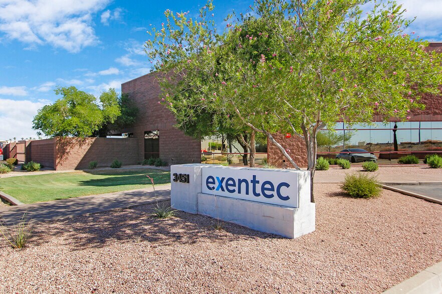 3451 E Harbour Dr, Phoenix, AZ à vendre - Photo du bâtiment - Image 2 de 8