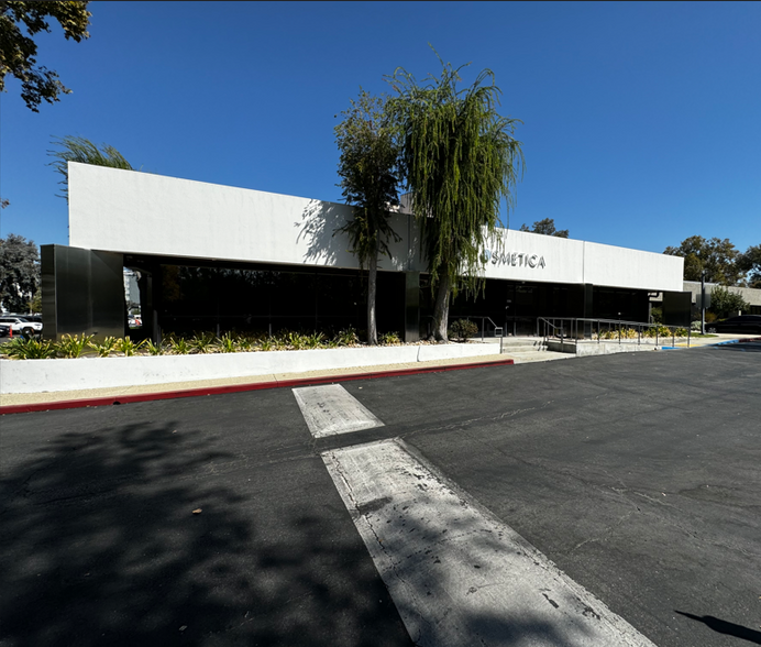 5947-5951 Variel Ave, Woodland Hills, CA for sale - Building Photo - Image 2 of 9