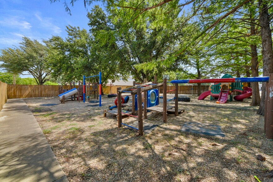 1410 MacArthur Dr, Carrollton, TX à vendre - Autre - Image 3 de 11