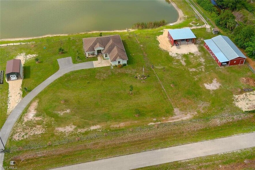 2310 70th Ave NE, Naples, FL à vendre - Photo du bâtiment - Image 3 de 8