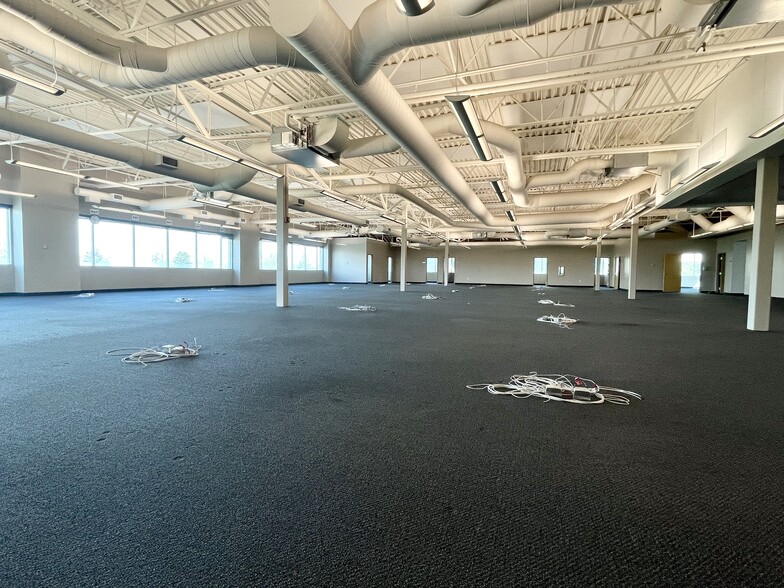 215 N Admiral Byrd Rd, Salt Lake City, UT for lease - Interior Photo - Image 2 of 7