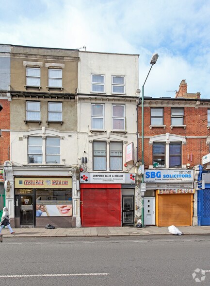 225 High Rd, Londres à louer - Photo du bâtiment - Image 2 de 3