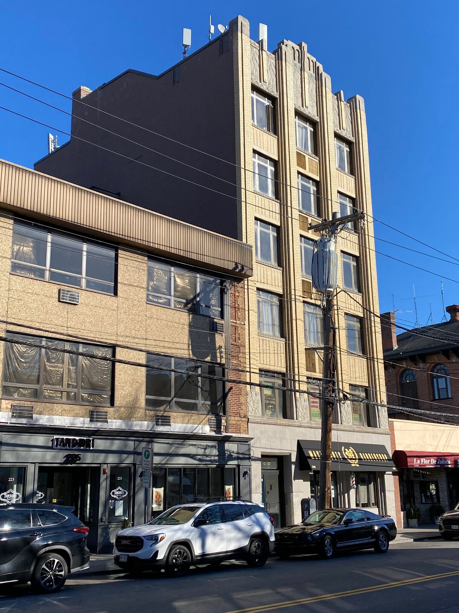 219 Westchester Ave, Port Chester, NY à louer Photo principale- Image 1 de 15