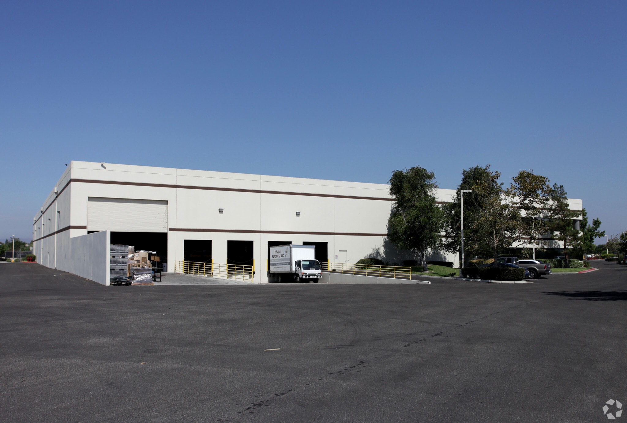 725 E Harrison St, Corona, CA for lease Primary Photo- Image 1 of 6