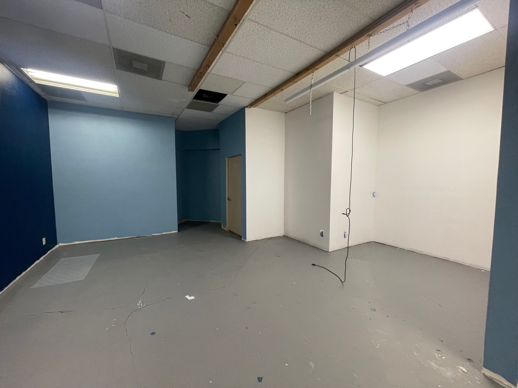 740 S Vella Rd, Palm Springs, CA for lease Interior Photo- Image 1 of 2