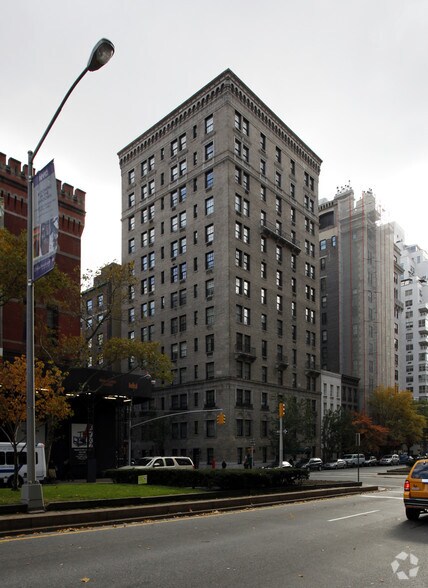 635 Park Ave, New York, NY à vendre - Photo du bâtiment - Image 3 de 4