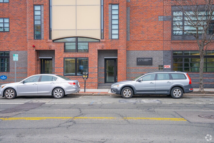 271 Cambridge St, Cambridge, MA à louer - Photo du bâtiment - Image 2 de 4