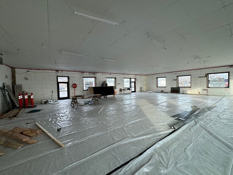 906 Old Steese Hwy, Fairbanks, AK for lease - Interior Photo - Image 2 of 15