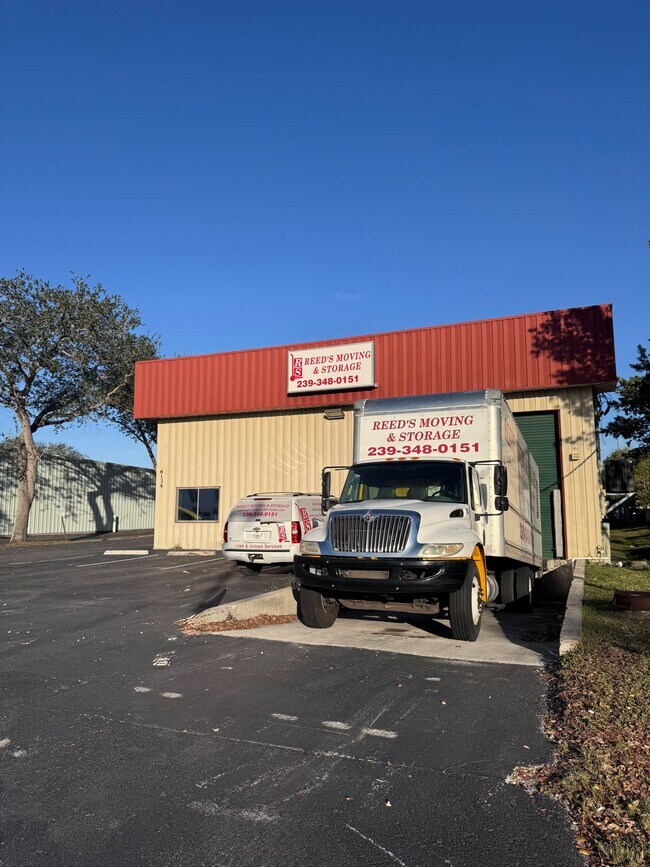 Plus de détails pour 6134 Taylor Rd, Naples, FL - Industriel à louer