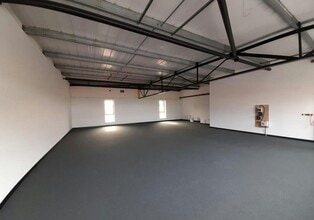 Crockford Ln, Chineham for lease Interior Photo- Image 1 of 2