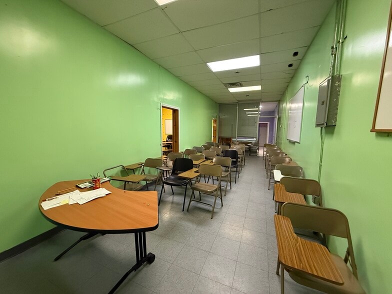 229-243 Empire Blvd, Brooklyn, NY for lease - Building Photo - Image 2 of 6