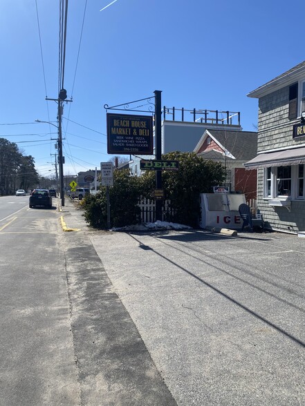 27 E Grand Ave, Scarborough, ME à louer - Photo du b timent - Image 2 de 11