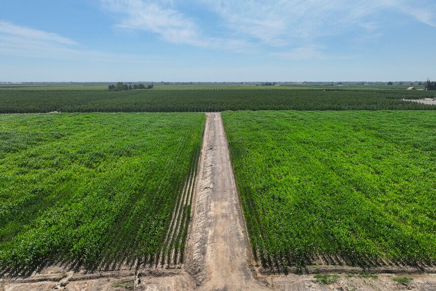 Elder Ave, Hanford, CA à vendre - Photo du bâtiment - Image 2 de 12
