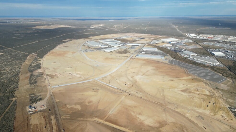 13702 Mercury Dr, Laredo, TX à vendre - Photo du bâtiment - Image 2 de 16