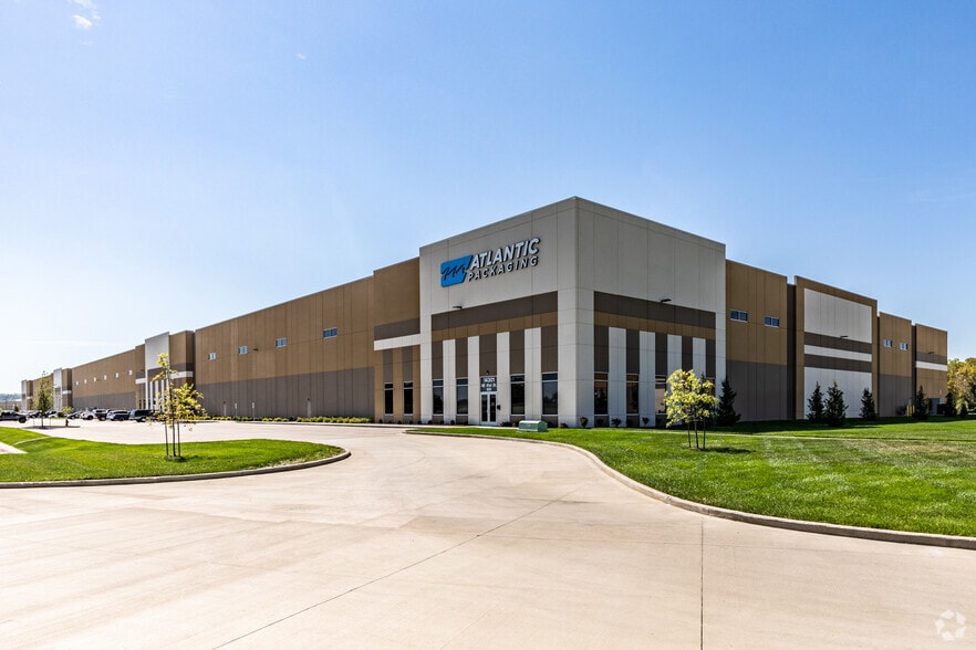 14301 NE 41st St, Kansas City, MO for lease - Building Photo - Image 2 of 12