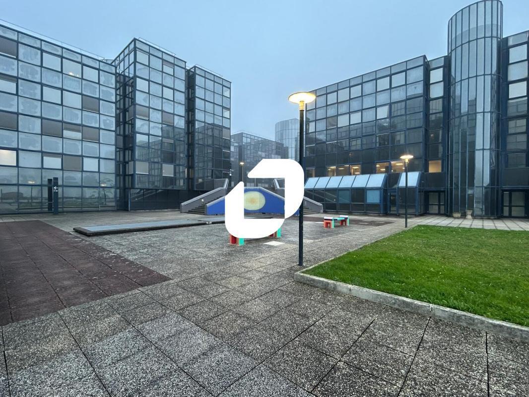 Office in Noisy-le-Grand for sale Building Photo- Image 1 of 11