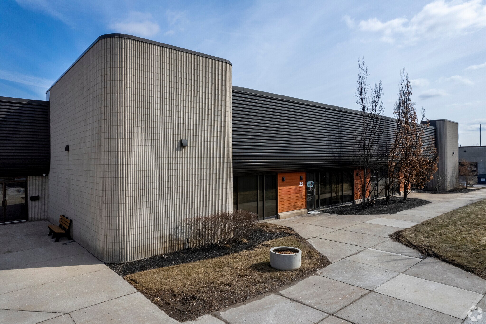 6535 Millcreek Dr, Mississauga, ON for lease Primary Photo- Image 1 of 4