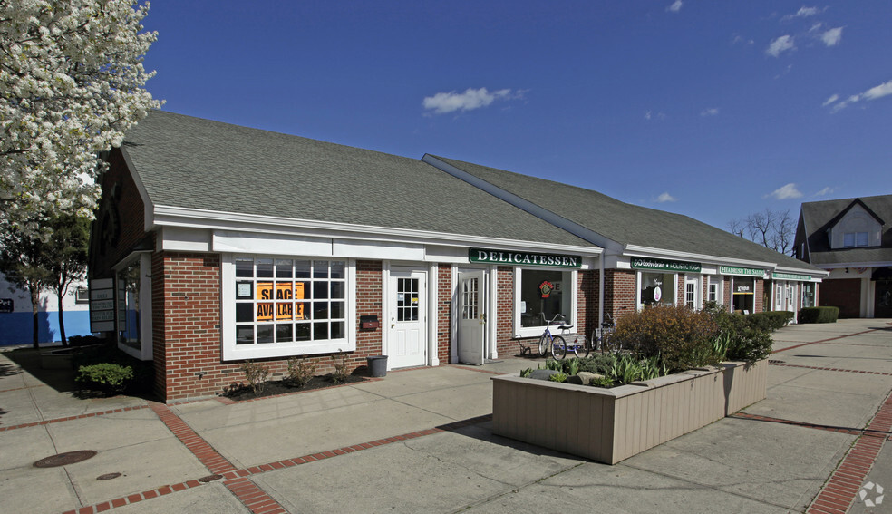 80 W Main St, Babylon, NY for lease - Primary Photo - Image 1 of 3